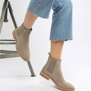 ASOS Beige Suede Chelsea Ankle Boots Women’s Size 5